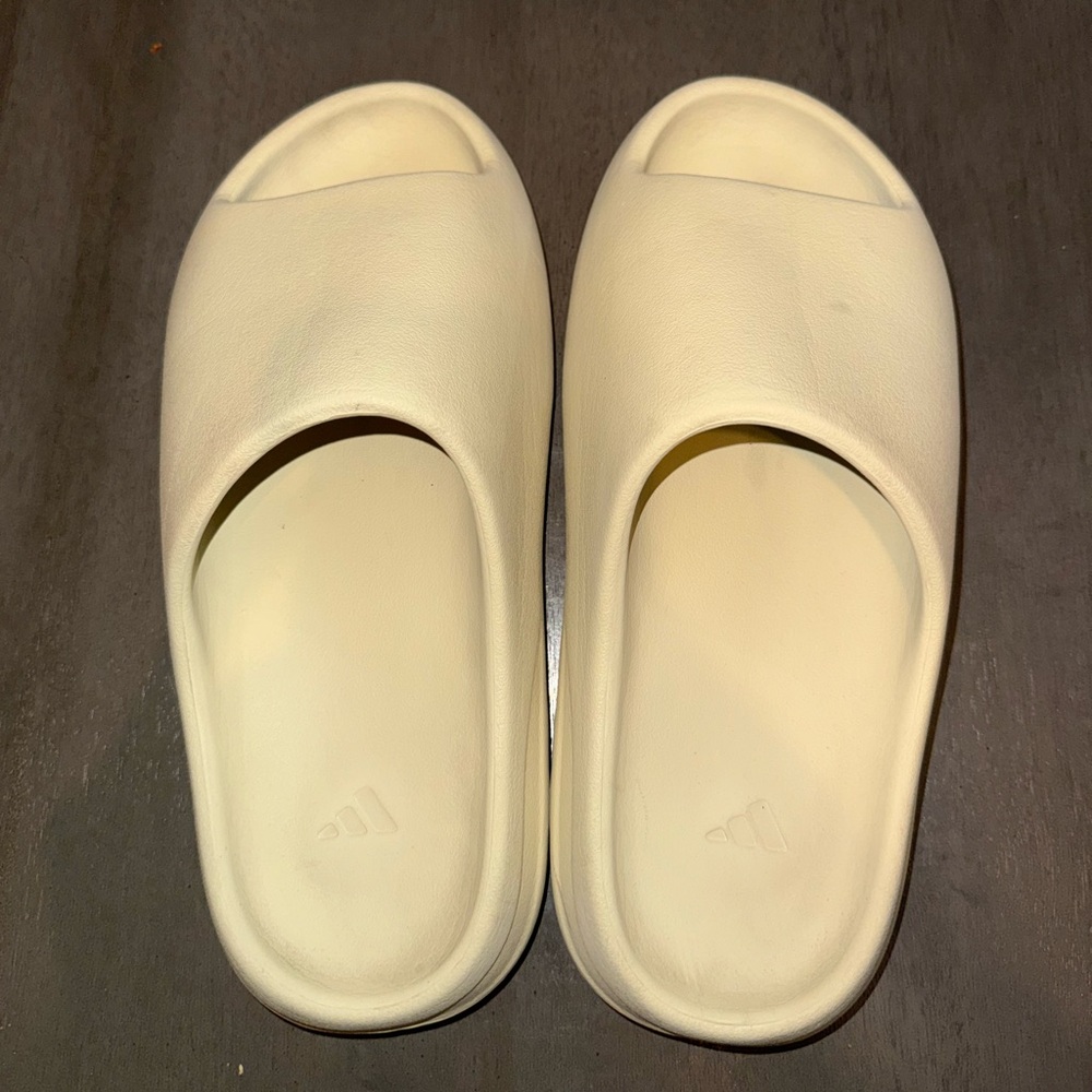 Yeezy Slide’s Bone 2022